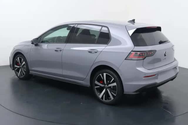 Volkswagen Golf (2025) thumbnail 4