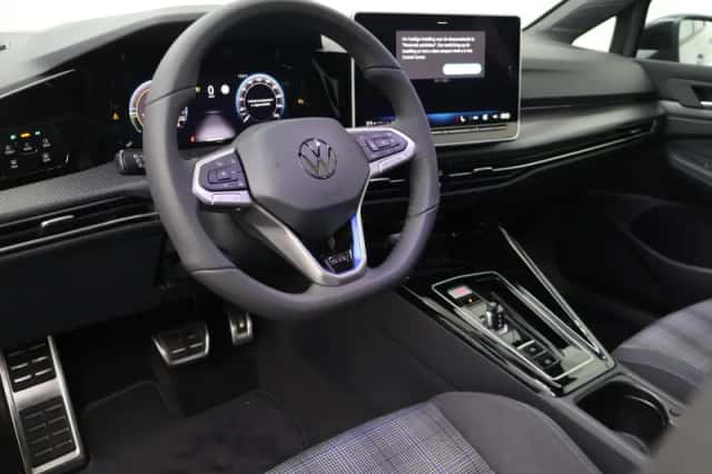 Volkswagen Golf (2025) thumbnail 6
