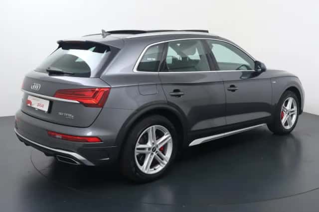 Audi Q5 (2023) thumbnail 5