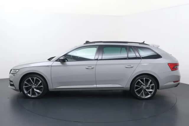 Škoda Superb (2022) thumbnail 2