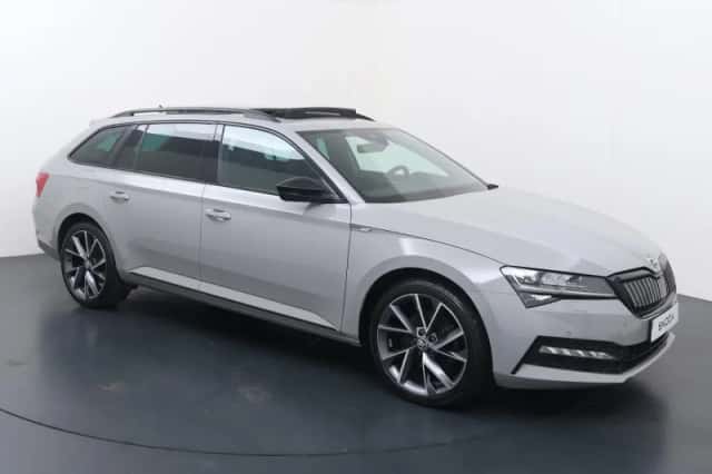 Škoda Superb (2022) thumbnail 3
