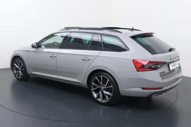 Škoda Superb (2022) thumbnail 4