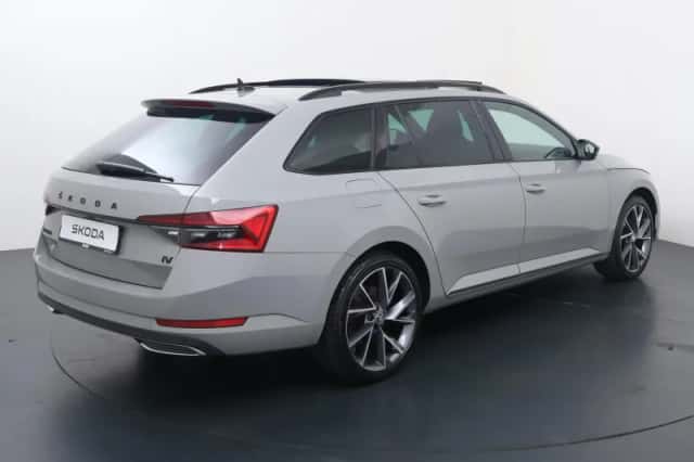 Škoda Superb (2022) thumbnail 5