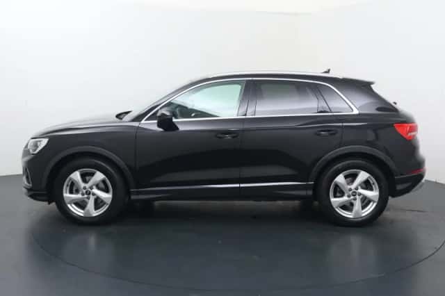 Audi Q3 (2022) thumbnail 2
