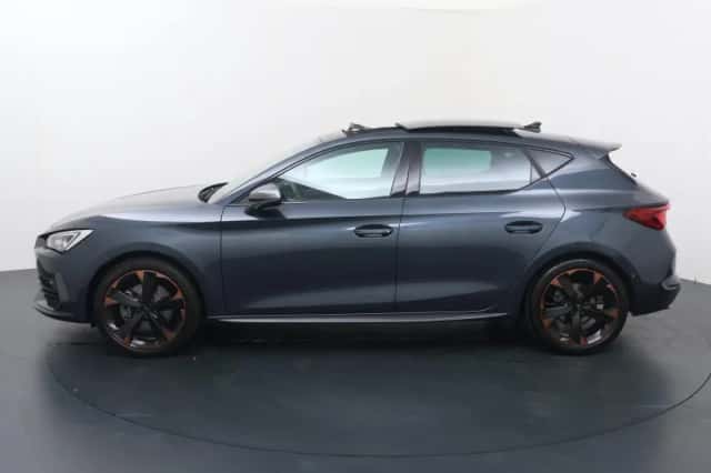 CUPRA Leon (2024) thumbnail 2
