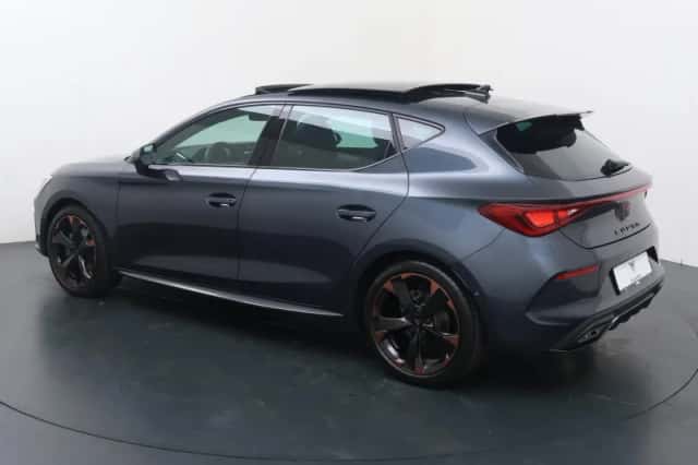 CUPRA Leon (2024) thumbnail 4