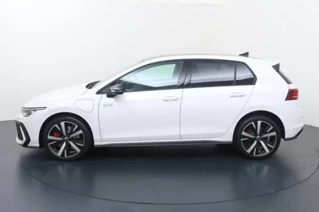 Volkswagen Golf (2025) thumbnail 2