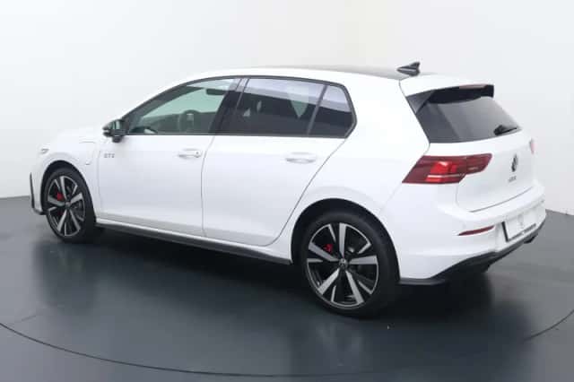 Volkswagen Golf (2025) thumbnail 4