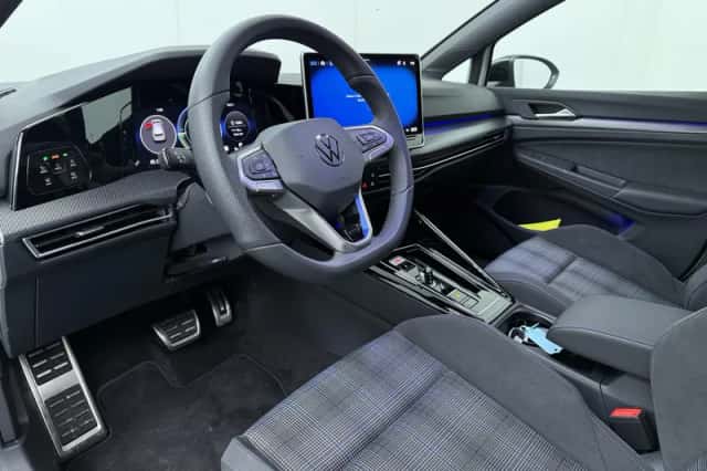 Volkswagen Golf (2025) thumbnail 6