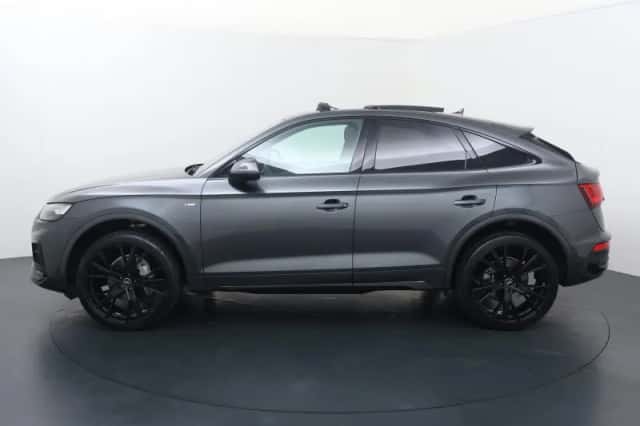 Audi Q5 (2022) thumbnail 2