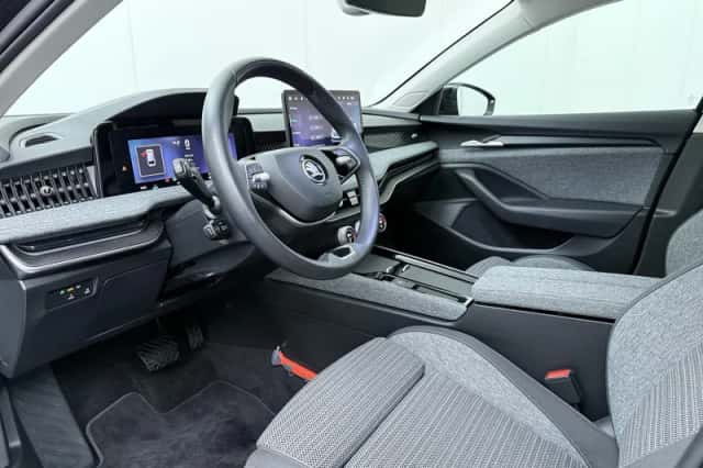 Škoda Superb (2024) thumbnail 6
