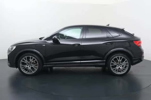 Audi Q3 (2022) thumbnail 2