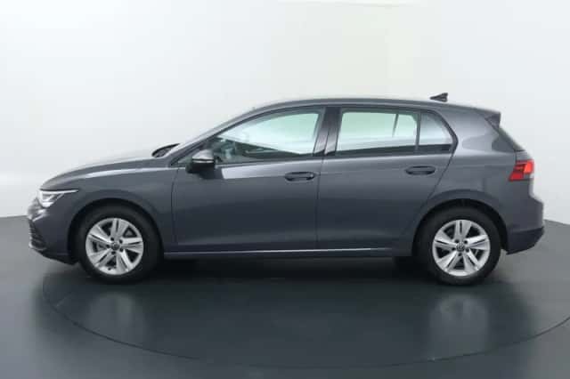 Volkswagen Golf (2023) thumbnail 2
