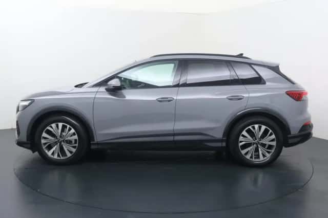 Audi Q4 e-tron (2025) thumbnail 2