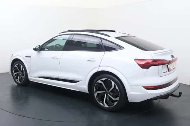 Audi e-tron (2023) thumbnail 4