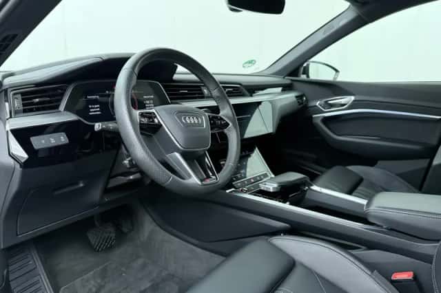 Audi e-tron (2023) thumbnail 6