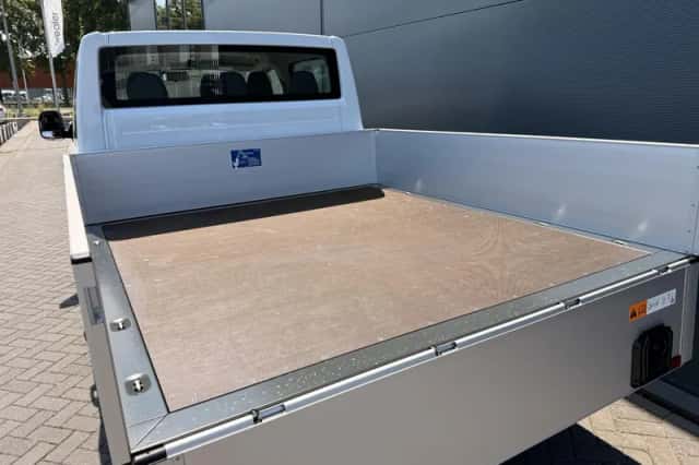 Volkswagen E-Transporter (2026) thumbnail 3