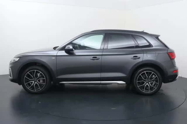 Audi Q5 (2022) thumbnail 2