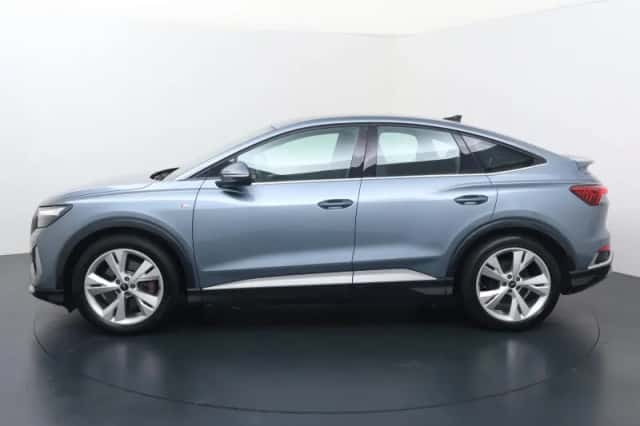 Audi Q4 (2023) thumbnail 2