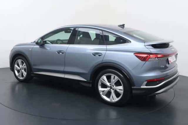 Audi Q4 (2023) thumbnail 4