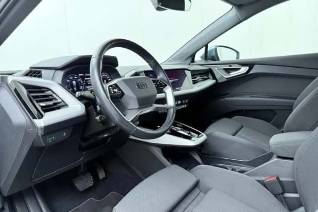 Audi Q4 (2023) thumbnail 6