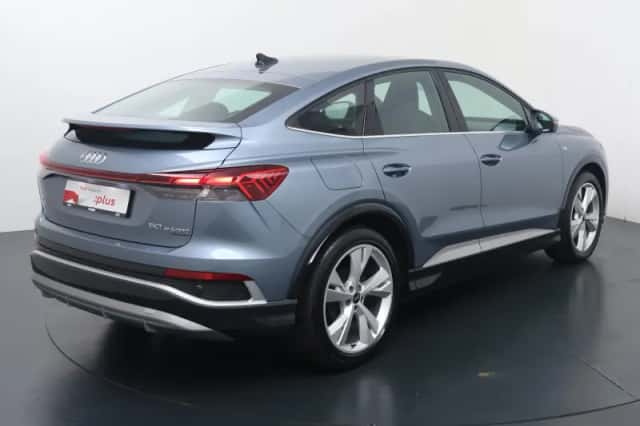 Audi Q4 e-tron (2023) thumbnail 5