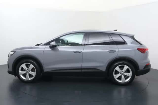 Audi Q4 e-tron (2023) thumbnail 2