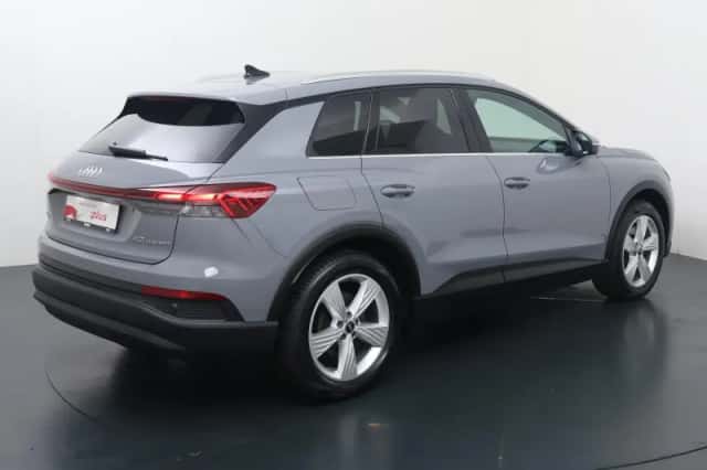 Audi Q4 e-tron (2023) thumbnail 6