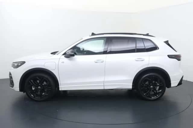 Volkswagen Tiguan (2025) thumbnail 2