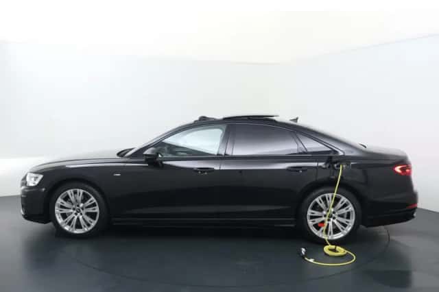 Audi A8 (2024) thumbnail 2