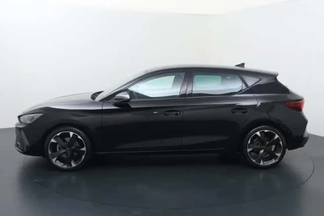 CUPRA Leon (2024) thumbnail 2