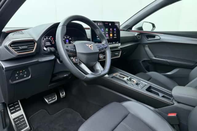CUPRA Leon (2024) thumbnail 6