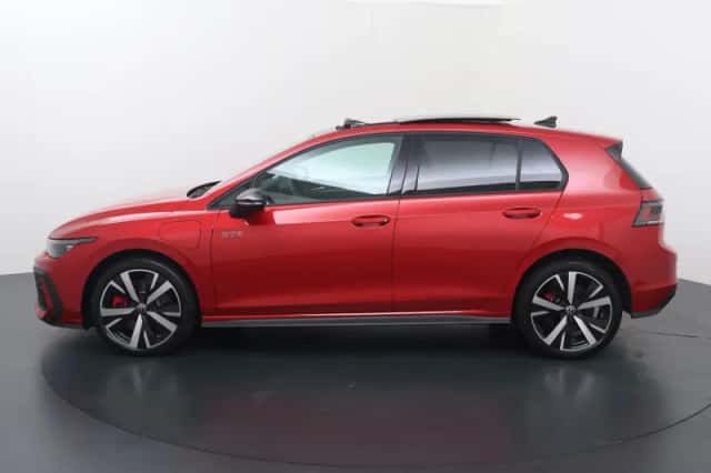 Volkswagen Golf (2025) thumbnail 2