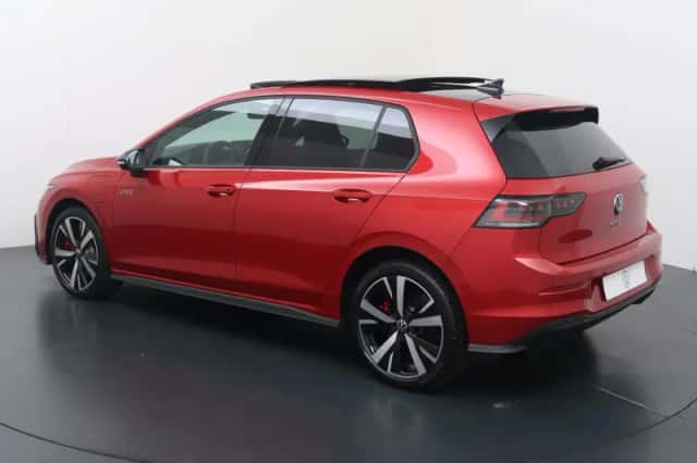 Volkswagen Golf (2025) thumbnail 4