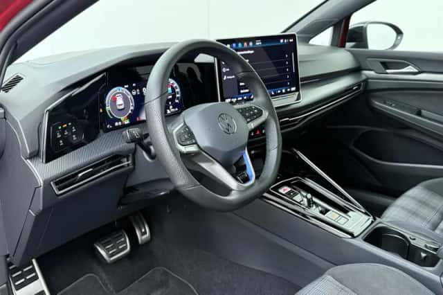 Volkswagen Golf (2025) thumbnail 6