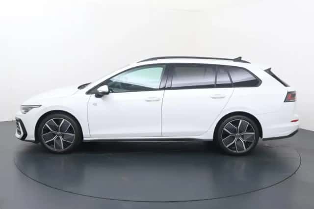 Volkswagen Golf (2025) thumbnail 2