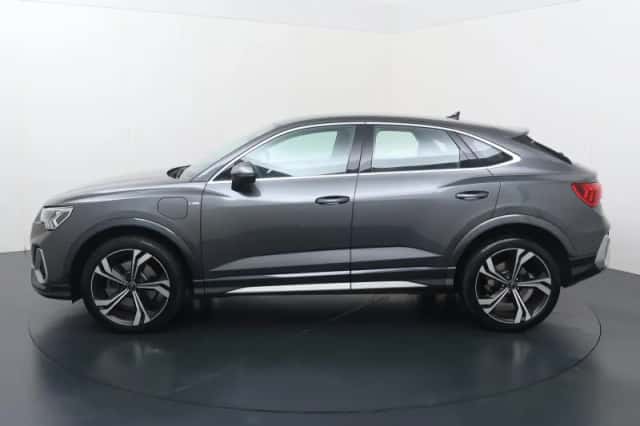 Audi Q3 (2023) thumbnail 3