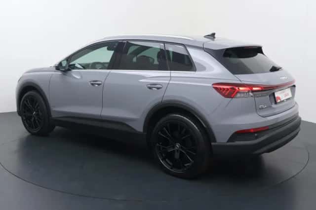 Audi Q4 e-tron (2024) thumbnail 4