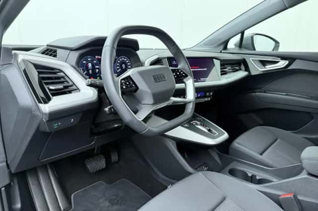 Audi Q4 e-tron (2024) thumbnail 6