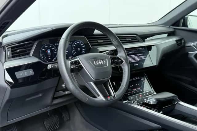 Audi e-tron (2022) thumbnail 6