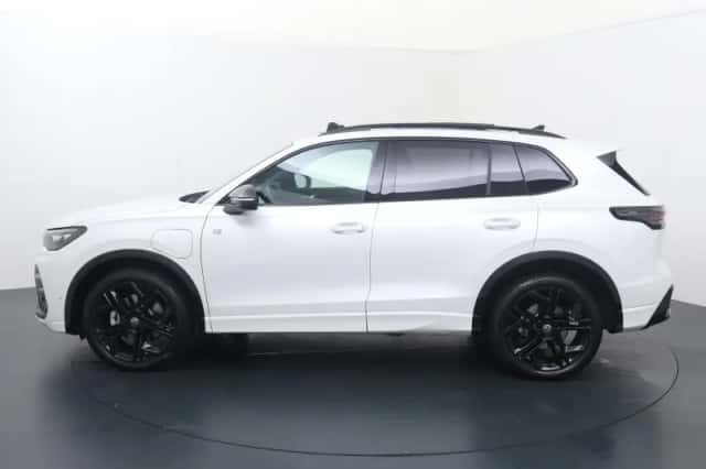 Volkswagen Tiguan (2025) thumbnail 2