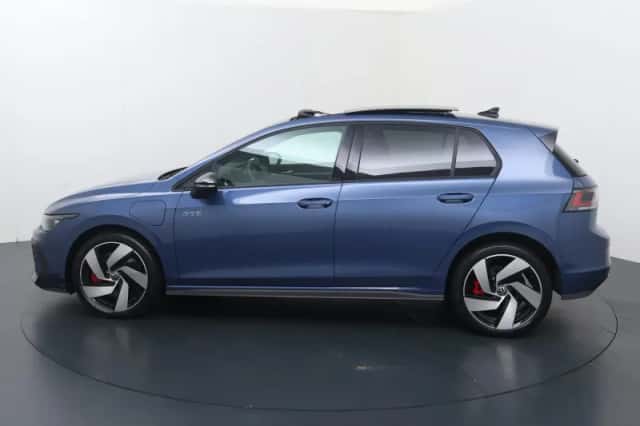 Volkswagen Golf (2025) thumbnail 2