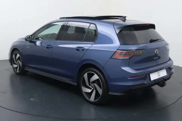 Volkswagen Golf (2025) thumbnail 4
