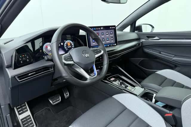Volkswagen Golf (2025) thumbnail 6