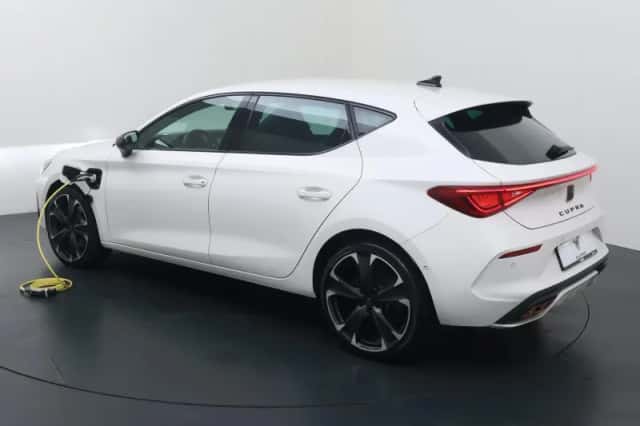 CUPRA Leon (2021) thumbnail 5