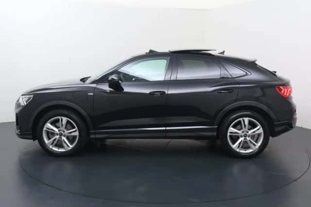 Audi Q3 (2023) thumbnail 2