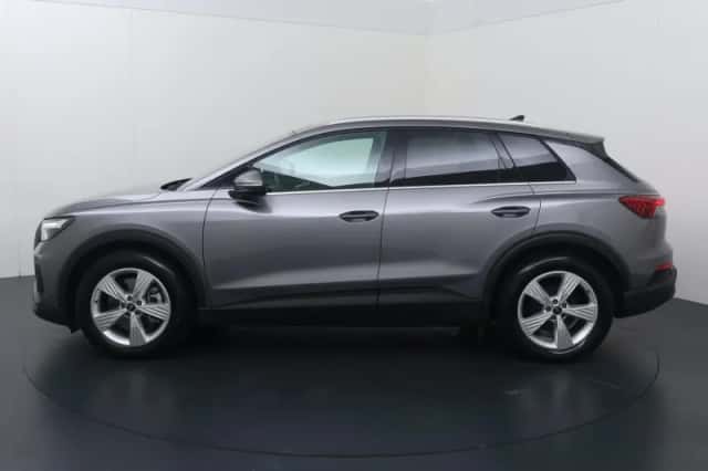 Audi Q4 e-tron (2025) thumbnail 3