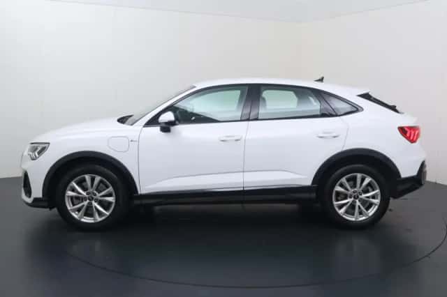 Audi Q3 (2023) thumbnail 2