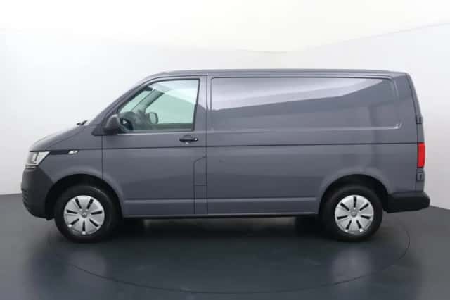 Volkswagen Transporter (2022) thumbnail 2