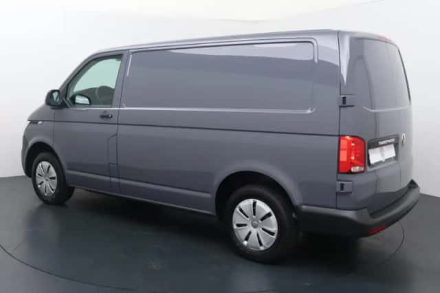 Volkswagen Transporter (2022) thumbnail 4